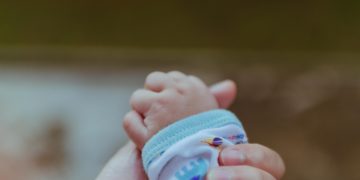 3 توائم ولدوا قبل أوانهم يتعافون من كوفيد