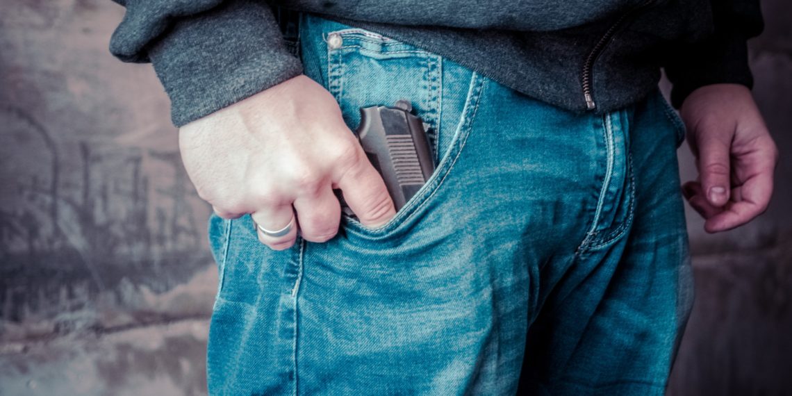 المركز الإسلامي في كيبيك يطالب ترودو و لوغو بحظر المسدسات في جميع أنحاء كندا