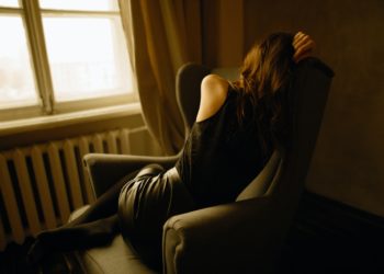 زيادة في عدد محاولات الانتحار عند الفتيات المراهقات