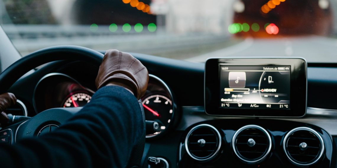 غرامة 2000 دولار لرجل من لافال كان يقود بسرعة 214 كم / ساعة