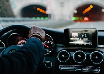 غرامة 2000 دولار لرجل من لافال كان يقود بسرعة 214 كم / ساعة