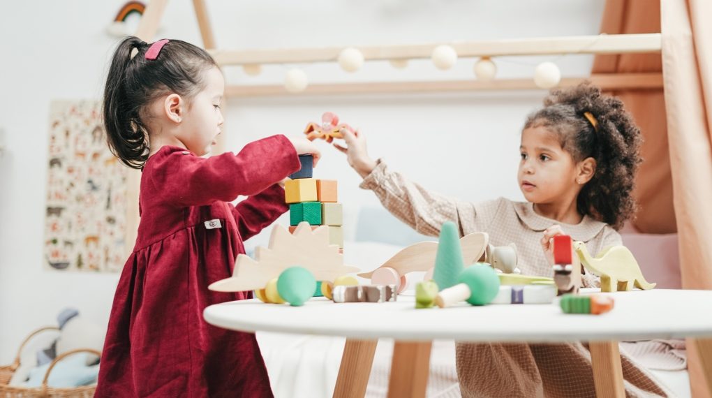 حكومة كيبيك تُعدّل قرارها الخاص بتقليص فترة العزل للأطفال من 5 إلى 10 أيام