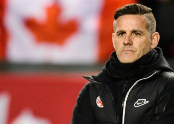 مدرّب المنتخب الكندي لكرة القدم يسلّط الضوء على دور المهاجرين في نجاح المنتخب