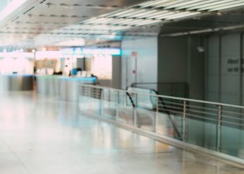 الأفراد الذين يحقّ لهم الخروج خلال فترة حظر التجوّل في كيبيك