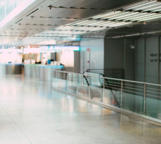 الأفراد الذين يحقّ لهم الخروج خلال فترة حظر التجوّل في كيبيك