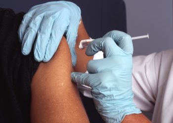 إتاحة الجرعة الثالثة للأشخاص الذين يبلغون من العمر 40 وما فوق ابتداءاً من اليوم