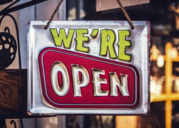 “لقد سئمنا” .. مطعم في مونتريال يتعهّد بإعادة فتح أبوابه وانتهاك قيود كوفيد