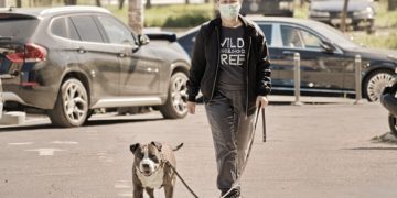 كيبيك تنوي استثناء نزهة الكلاب من حظر التجوّل