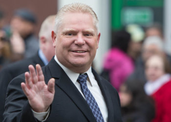 دوغ فورد يعلن إلغاء رسوم ملصقات لوحات الترخيص للسائقين في أونتاريو