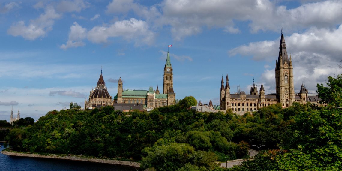 تعويضات تصل إلى 10 آلاف دولار للشركات التي تضررت بسبب “قافلة الحرية”