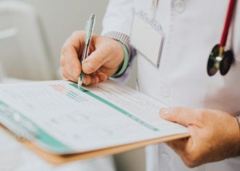 أطباء الأسرة في كيبيك رداً على وزير الصحة : مشروع القانون 11 خبيث و عقابي