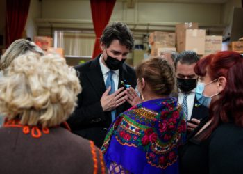 ترودو يقوم بزيارة الجمعيات التي تعمل على مساعدة الأوكرانيين في مونتريال