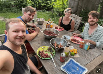 غرائب شراء البيوت مستمر في كندا ..4 أشخاص يشترون منزلاً واحداً