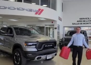 إحدى وكالات السيارات : بنزين مجاني لمدة عام لمن يشتري سيارة جديدة