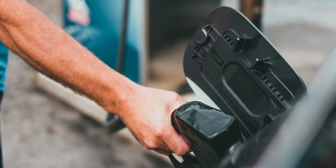 توقعات بانخفاض أسعار البنزين في كيبيك بمقدار 11 سنت للتر هذا الأسبوع