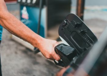 توقعات بانخفاض أسعار البنزين في كيبيك بمقدار 11 سنت للتر هذا الأسبوع