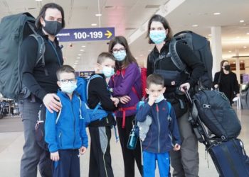 ” نريد أن نرى العالم من خلال عيونهم ” ..عائلة من كيبيك تسافر حول العالم قبل أن يفقد أطفالهم بصرهم