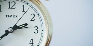 بدء العمل بالتوقيت الصيفي في معظم مقاطعات كندا اعتباراً من يوم غد