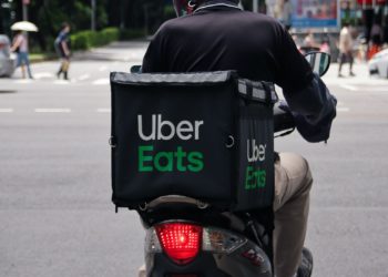 ارتفاع أسعار الوقود يقلل من أرباح سائقي ” أوبر “