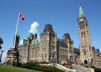 65 نائباً من أعضاء البرلمان الكندي يملكون و يستثمرون في العقارات وسط أزمة الإسكان