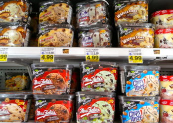 الصحة الكندية تسحب 13 نوع آيس كريم بسبب احتوائها على قطع بلاستيكية ومعدنية