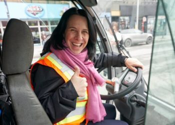 April Fool’s day في كيبيك: عمدة مونتريال تنظف الشوارع و لوغو يُشجّع Maple Leafs تورنتو !