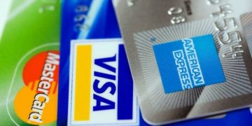 خبراء: رفع أسعار الفائدة في بنك كندا لن يؤثر على أسعار الفائدة الخاصة ببطاقات الائتمان