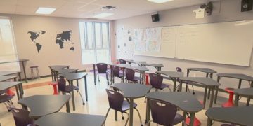 إقفال مدرسة ثانوية بعد ارتفاع الإصابات بين التلاميذ والأساتذة