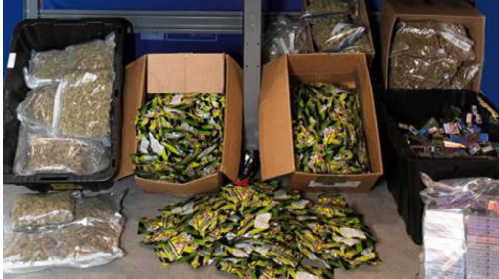 شرطة لافال تعتقل 5 أشخاص وتصادر مئات الأكياس من حلوى القُنّب