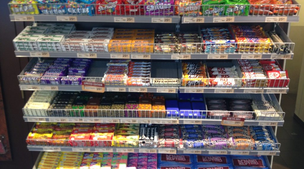 سحب العديد من منتجات من Starburst و Skittles و Life Savers Gummies بسبب احتوائها على خيوط معدنية