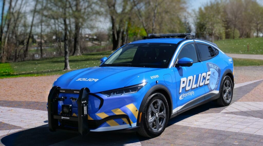 أول سيارة كهربائية لشرطة كيبيك