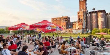 تراس St-Ambroise العملاق في مونتريال يبدأ باستقبال الزبائن اليوم