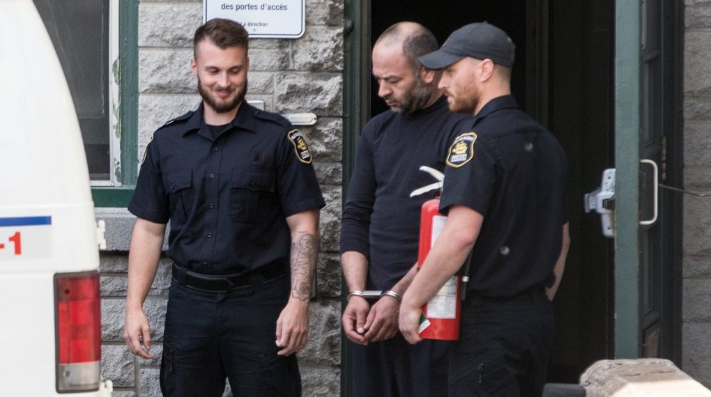 الحكم بالسجن لمدة 20 عاماً على رجل أضرم النار في زوجته السابقة أمام والدتها وابنتها