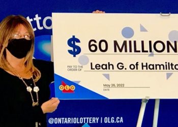 امرأة من أونتاريو تربح  60 مليون دولار بـ ” لوتو ماكس “