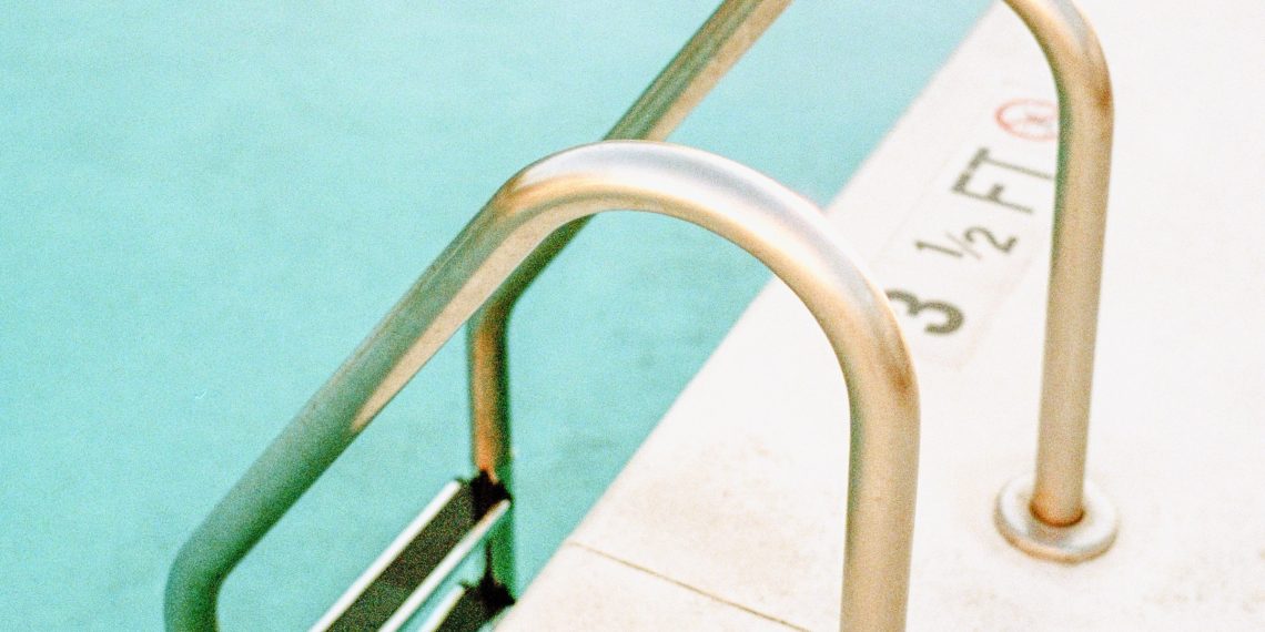 كيبيك تؤجّل فرض المرسوم الخاص بتسييج كافة المسابح السكنية