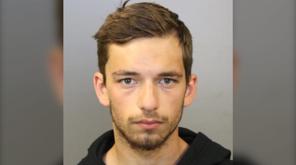 الشرطة تبحث عن ضحايا لشاب يواجه عدة تهم بالاعتداء الجنسي على قاصرين