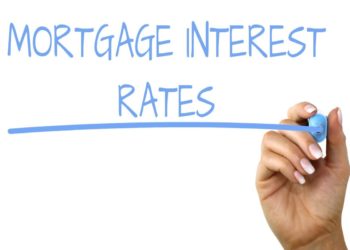 ارتفاع جديد قادم على الفائدة وتوقعات بالمزيد من الانخفاض بأسعار المنازل