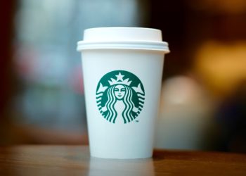 ستاربكس كندا ستزيد أجور الموظفين في جميع المقاطعات الكندية