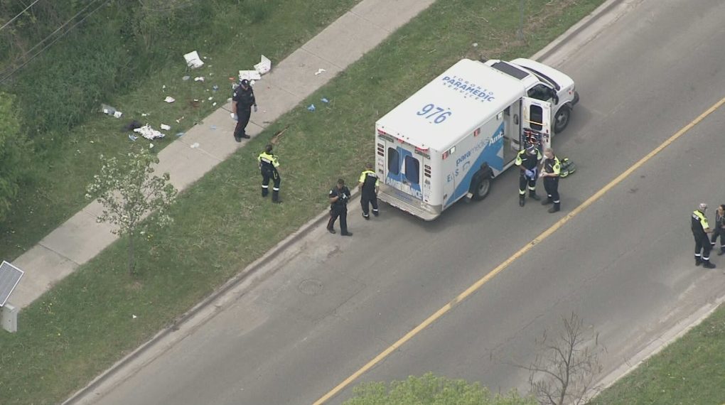 إغلاق عدة مدارس في تورنتو بعد أن أطلقت الشرطة النار على شخص يحمل بندقية