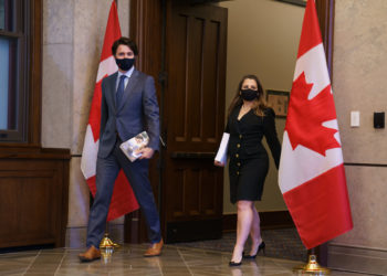 مساعدات مالية للعمال وكبار السن و المستأجرين ..وزيرة المالية تكشف عن خطة لمعالجة التضخم