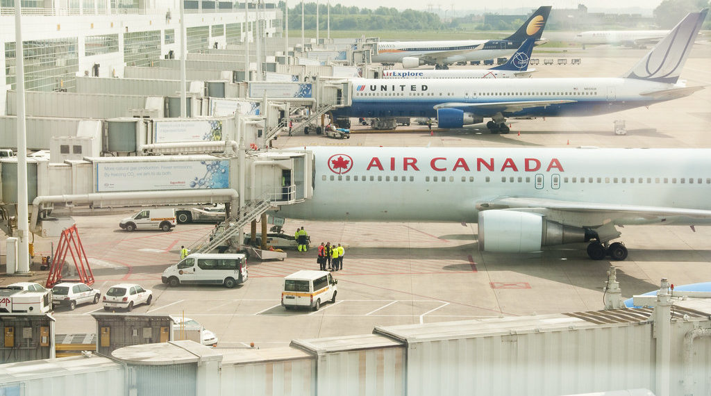 الإجراءات التي تتخذها الحكومة لتقليل أوقات الانتظار في المطارات الكندية