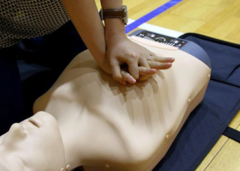 برنامجٌ جديد لتدريب طلاب المدارس الثانوية في كندا على الاستجابة لمخاطر جرعات المخدرات الزائدة