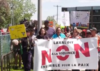 تظاهرة في لافال احتجاجاً على تصاعد ظاهرة العنف المسلح