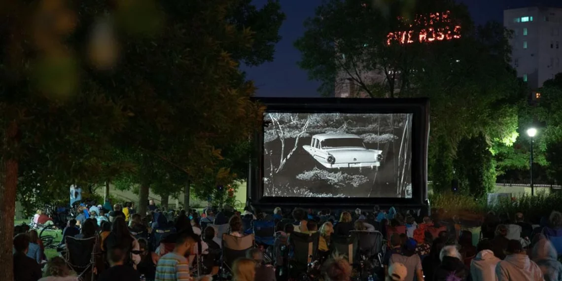 سينما مجانية بجوار قناة Lachine في مونتريال هذا الصيف