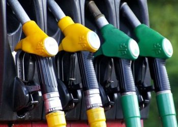 أسعار الوقود تسجل رقماً قياسياً آخر بمعدل 2.23 دولار للتر الواحد