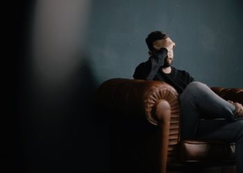 استطلاع رأي: واحد من كل 7 آباء في كيبيك يشعرون بمستوى عالي من الضيق النفسي