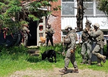 مداهمة موقعين ريفيين بحثاً عن جماعة إرهابية من ” النازيين الجدد”