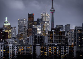 قائمة بالمناطق التي يمكن أن تشهد أكبر انخفاض في أسعار المنازل في أونتاريو