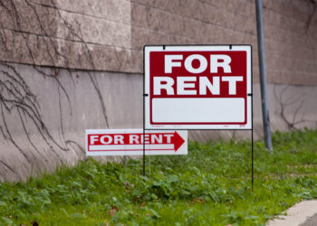 خبراء عقاريون يحذّرون من ازدياد عمليات الاحتيال المتعلقة بالإيجار مع ارتفاع عمليات الإدراج المزيفة على الإنترنت