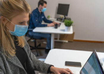 7 وظائف عن بعد في أونتاريو ستدفع لك ما يصل إلى 100 ألف دولار سنوياً